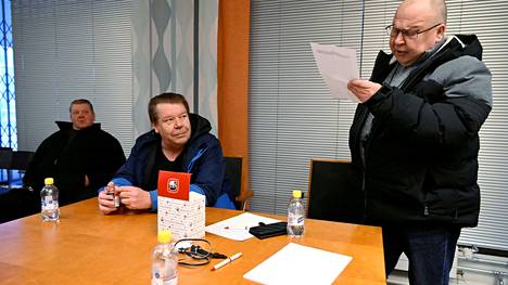 Ahtaajat Mikko Malvela, Teijo Töttö ja Pasi Boehm lakkotoimistossa viime viikon keskiviikkona.