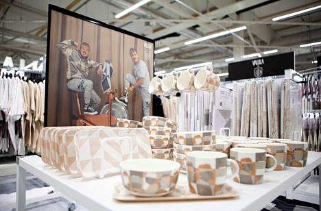 K-Citymarketien, Vallilan ja JVG:n yhteistyön tuloksena on syntynyt vaatteita ja kodintuotteita, joiden kuosit ovat Vallilan ja JVG:n yhdessä suunnittelemia.