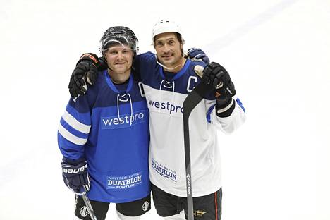 Teemu Selänne ja Valtteri Bottas pelasivat hyväntekeväisyysottelussa Metro Arenalla Espoossa.
