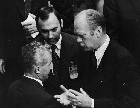 Nicolae Ceausescu keskusteli Yhdysvaltain presidentin Gerald Fordin kanssa Helsingin Etyk-huippukokouksessa 1975.