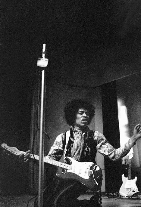Jimi Hendrix shokeerasi Helsingissä 50 vuotta sitten – Remu Aaltonen  mykistyi: ”En ole tähän päiväänkään mennessä semmoista nähnyt” - Musiikki -  Ilta-Sanomat