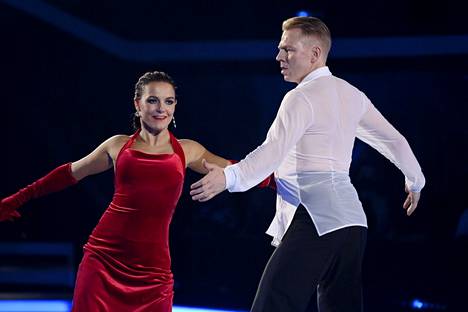 Edellisjaksossa Aki Riihilahti ja Katri Mäkinen tanssivat rumbaa The Lady in Red -musiikin tahdissa.