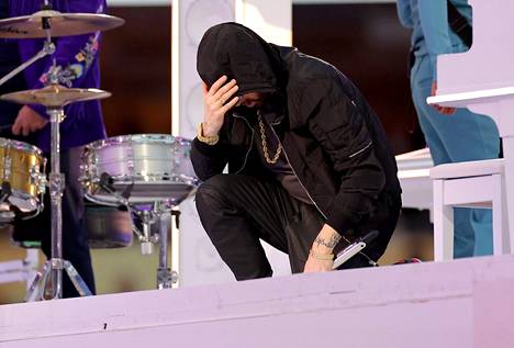 Eminemin suuret eleet herättivät huomiota Super Bowlissa.