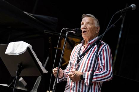 82-vuotias Eino Grön on yhä suosittu esiintyjä. Kuva viime kesältä Pori Jazz soi taas -tapahtumasta.