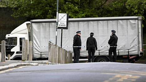 Poliisi eristi rikospaikan Woolwichissa keskiviikkoiltapäivänä.