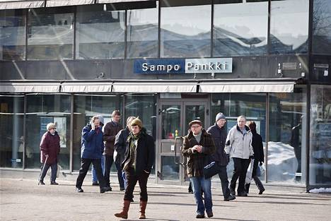 Sampo Pankki poistaa kaikilta henkilöasiakkailtaan kuukausittain perittävät palvelumaksut neljäksi kuukaudeksi