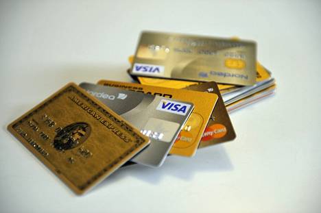 Luottokorttien korkokustannuksia kannattaa vertailla.