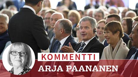Ukrainan presidentti Volodymyr Zelenskyi (selin), Suomen presidentti Sauli Niinistö ja Viron presidentti Kersti Kaljulaid YES-konferenssissa eilen.