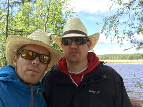 Owen Witesman ja hänen bestiksensä,  Mikkelissä asuva Pekka Lampila, lähdössä kalaan Kolovedellä. 