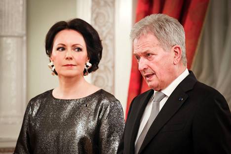 Presidentti Sauli Niinistö ja rouva Jenni Haukio kuvattuna itsenäisyyspäivän juhlallisuuksissa 2021.