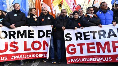 Ammattiliitto CGT:n mukaan Pariisissa kaduille marssi noin 400 000 ihmistä.