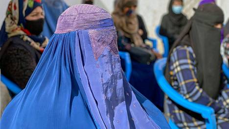 Taleban-hallinto noudattaa ankaraa tulkintaa islaminuskosta ja on asettanut lukuisia rajoituksia tytöille ja naisille elokuussa 2021 tapahtuneen vallankaappauksen jälkeen.