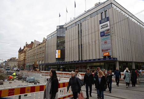 Raisa Räisänen erosi ystävästään kohtalokkain seurauksin Hämeenkadun Sokoksen edustalla Tampereen keskustassa.