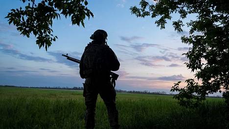 Ukrainan armeijan 92. rynnäkköprikaatin sotilas kuvattiin Harkovan alueella Vovtshanskin kaupungin lähellä reilu viikko sitten.
