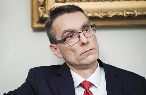 Sosiaali- ja terveysministeriö ei ollut kuullut oikeuskansleri Tuomas Pöystin kantaa pakkokaranteeneihin ennen maanantaista tiedotustilaisuutta.