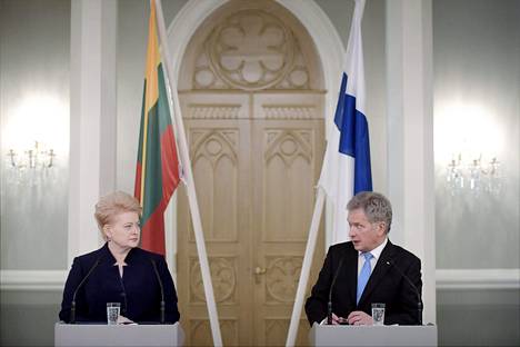 Tasavallan presidentti Sauli Niinistö ja Liettuan presidentti Dalia Grybauskaite pitivät tiedotustilaisuuden tiistaina.