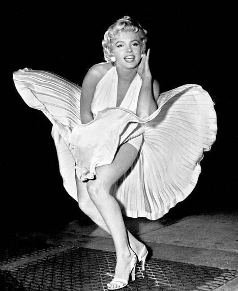 Tässä ehta Marilyn Monroe, alla Ana de Armas roolissa.