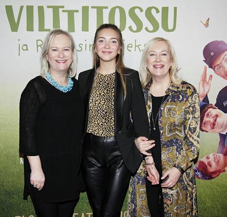 Sinikka (vas.), Emma ja Tiina Nopola Heinähattu, Vilttitossu ja Rubensin veljekset -elokuvan ensi-illassa marraskuussa 2017.