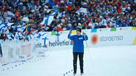 Siiri Rantanen, silloin 92, hurmasi yleisön Lahden MM-hiihtojen yhteydessä 2017.
