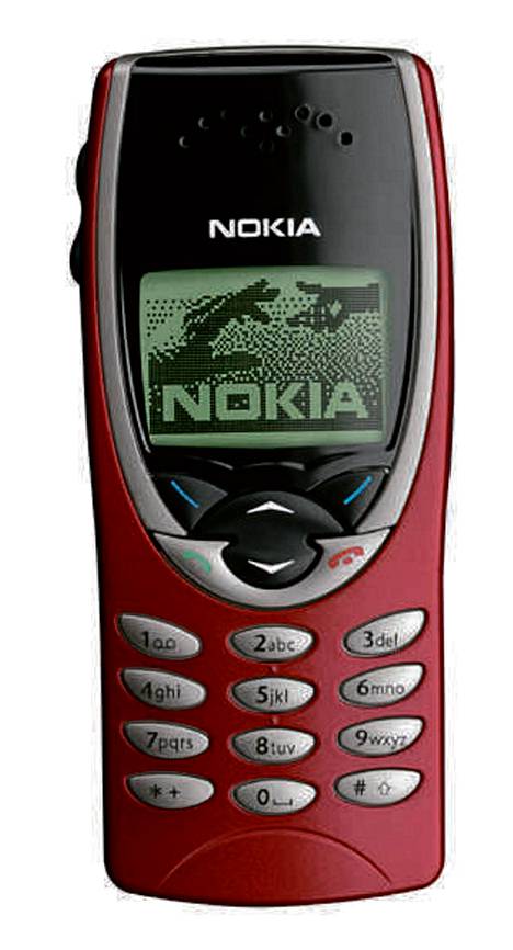 Nokia 8210 esiteltiin Kenzon muotinäytöksessä.