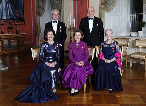 Pohjoismaiden kuninkaalliset ovat läheisiä ystäviä, mutta myös sukulaisia. Kuningatar Margareeta on Ruotsin kuninkaan Kaarle Kustaan serkku. Kuvassa lisäksi Norjan hallitsijapari.