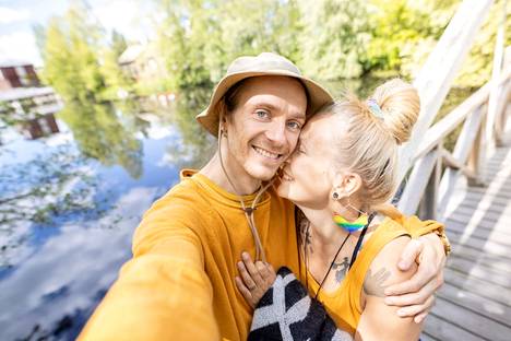 Reetta ja Einari Vuorinen asuvat Porin Reposaaressa ja nauttivat kylämäisestä ympäristöstä myös Leineperissä. Ruukkialueen halki virtaa pieni Kokemäenjoen sivuhaara.