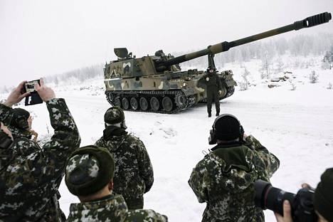 Eteläkorealainen K9 Thunder tela-alustainen panssarihaupitsi maavoimien harjoituksessa Rovaniemellä marraskuussa 2016.