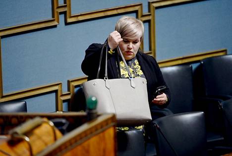 Hallituksen sisäisissä väännöissä Annika Saarikon katsotaan pärjänneen verrattain hyvin.