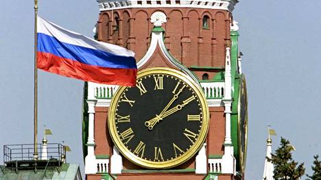 Mitä aikaa käy Kremlin kello? Venäjällä on kokeiltu kellojen siirtelyä, pysyvää kesäaikaa ja nykyistä pysyvää talviaikaa.  Nyt haikaillaan takaisin kellojen siirtelyyn.