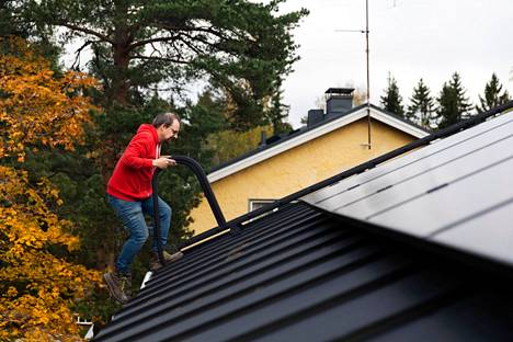 Janne Käpylehdolla on katollaan kuuden kilowatin aurinkopaneelijärjestelmä.