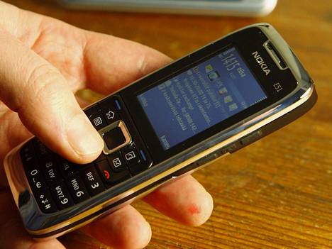 Nokian E51. SafeMove for Nokia Smartphones -ohjelmisto tulee saataville toukokuun puolivälissä. Softa mahdollistaa saumattoman ja turvallisen pääsyn yrityksen sisäverkkoon ajasta ja paikasta riippumatta, Birdstep kuvailee.