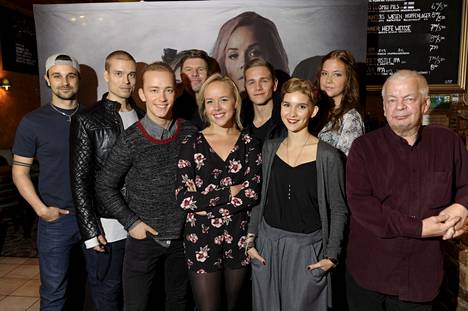 Jasmin Voutilainen työskenteli Salkkareissa vuosien ajan, kunnes hän viime vuonna jäi ohjelmasta pois. Kuvassa Voutilainen näyttelijäkollegoidensa kanssa. 