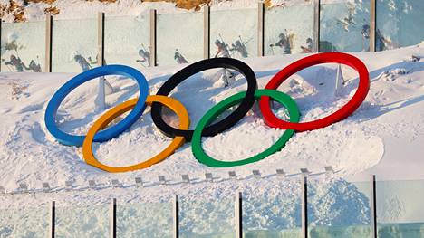 Olympiarenkaat ikuistettuna viime talvena Pekingissä.