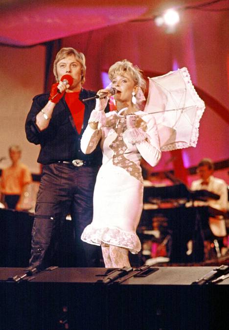 Kun Armi Aavikko kruunattiin Miss Suomeksi 1977, Dannyn mielestä siitä alkoi hellyysbuumi. Pari oli erottamaton. Kuva Kevään sävel -kilpailusta toukokuussa 1980.