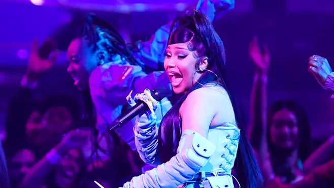 Cardi B removed her butt fillers – open about her plastic surgery