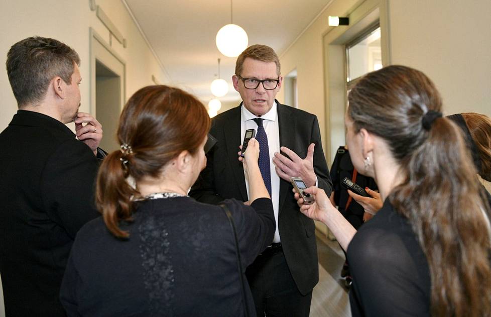 Eduskunnan puhemies Matti Vanhanen (kesk) teki maaliskuun alkupuolella hallitukselle aloitteen Nato-jäsenyydestä linjaavasta selonteosta. Vanhanen kertoi torstaina, että Nato-selonteko käsitellään eduskunnassa ensi tiistaihin mennessä.