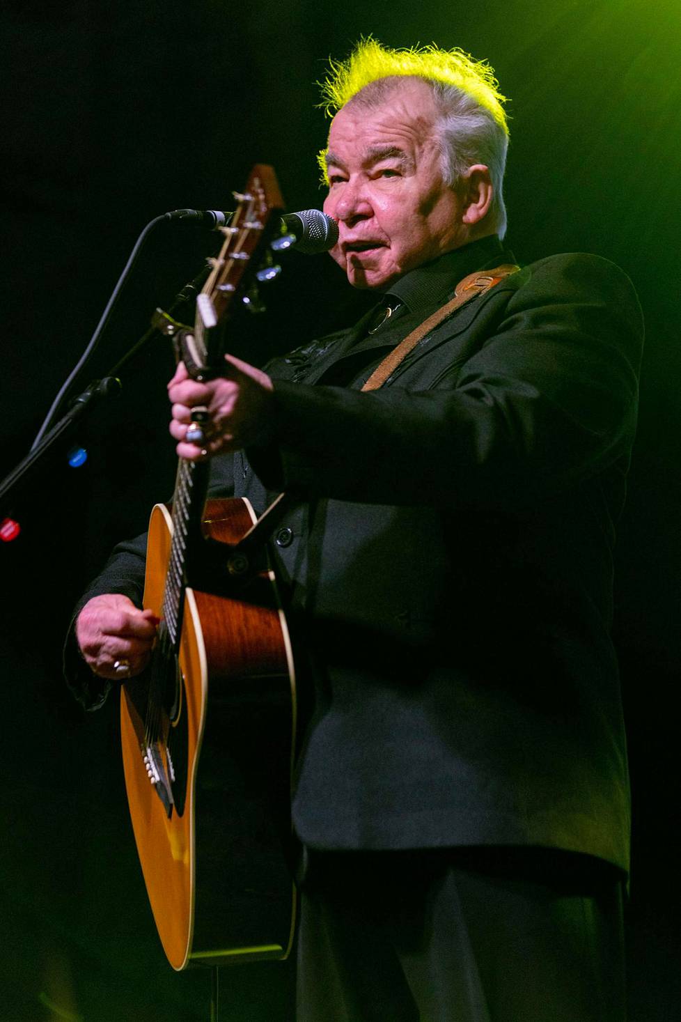 John Prine esiintyi kantrin kehdossa Nashvillessä.