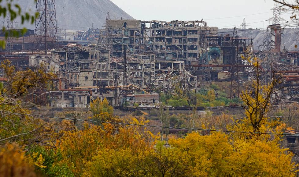 Tältä autio ja lähes täysin tuhoutunut Azovstalin teräskombinaatti näytti lokakuussa.