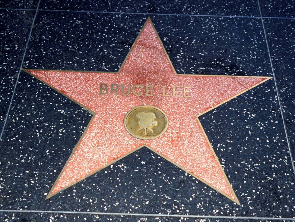 Bruce Leen tähti Hollywood Walk of Famella.