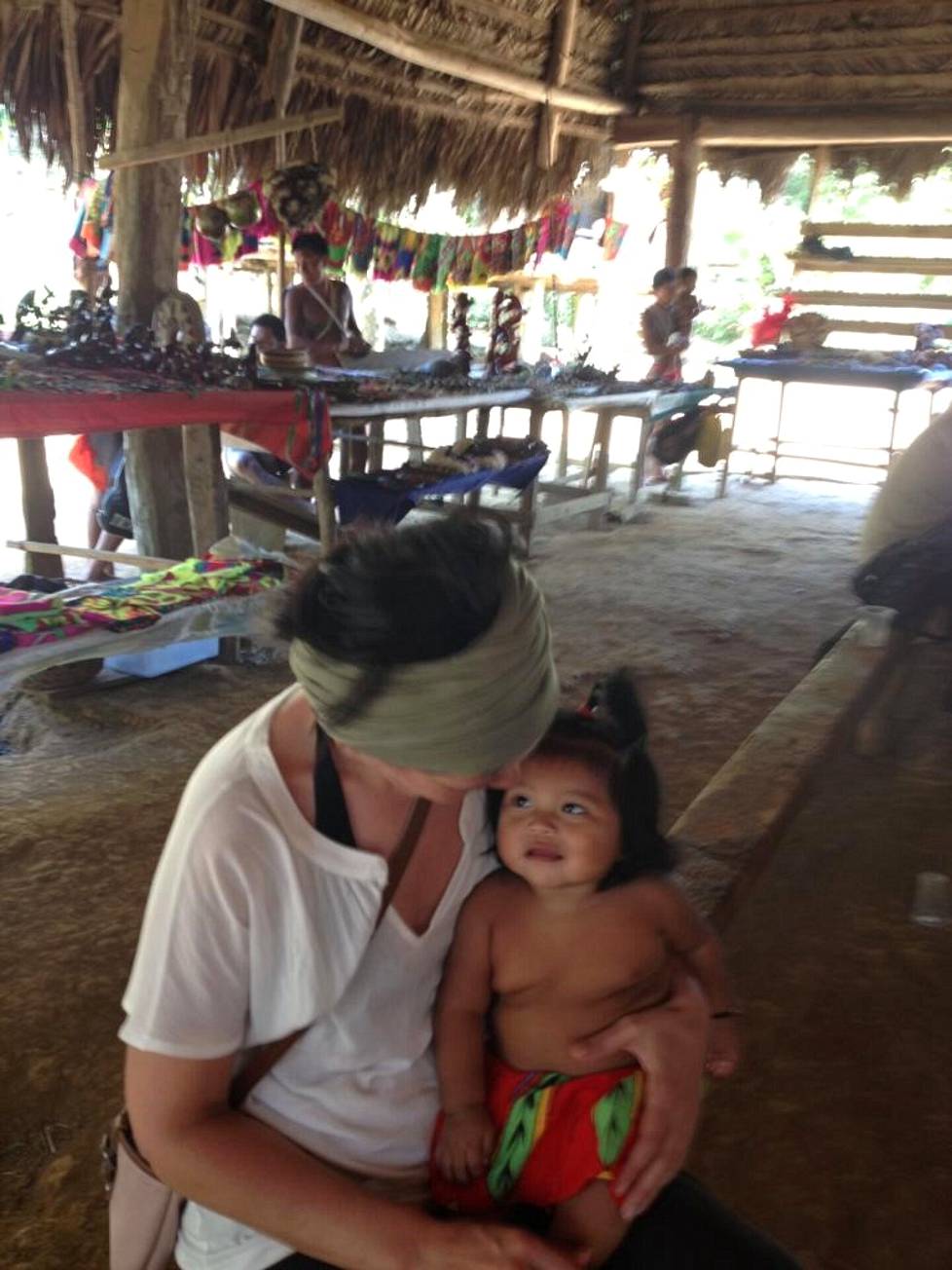 Unicef. Anna on toiminut vuosia Hyvän tahdon lähettiläänä. Laosin-matkalla tutustuttiin paikallisten lasten oloihin. 