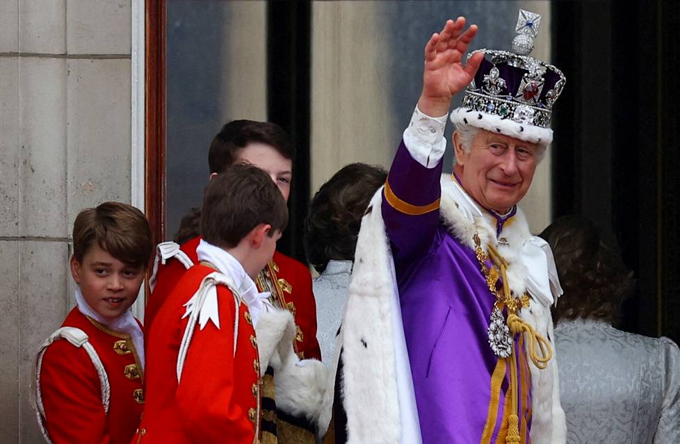 George (vasemmalla) oli itse ilmoittanut olevansa erityisen halukas osallistumaan kruunajaisseremonioihin.
