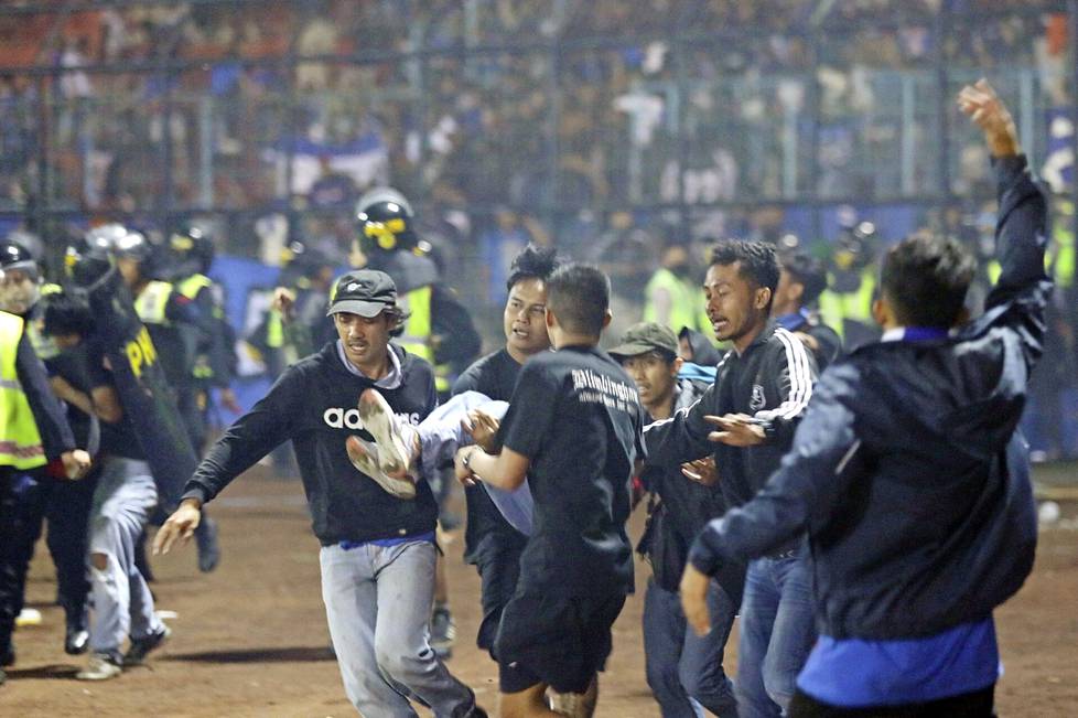 Indonesian karmea stadiononnettomuus järkytti Pennasta.