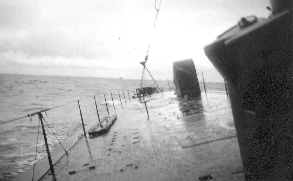 Myrsky keinutti Vetehistä. Vetehisen jatkosodan viimeinen tehtävä elokuussa 1944 jouduttiin keskeyttämään kovan merenkäynnin takia.