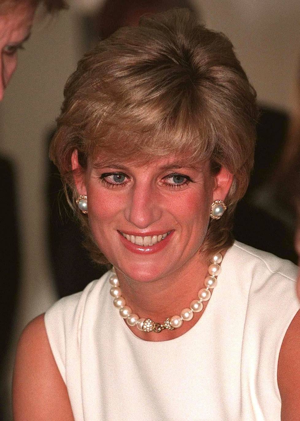 Prinsessa Diana menehtyi elokuussa 1997 auto-onnettomuudessa. Harry on kertonut pitävänsä paparazzeja osasyyllisenä äitinsä kuolemaan.
