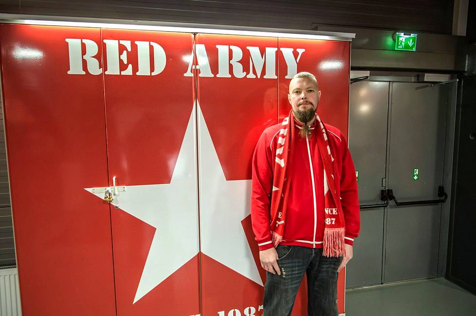 Sportin kannattajaryhmän Red Armyn puheenjohtaja Toni Laaksonen kertoo, että faniryhmässä on varsin odottava tunnelma.