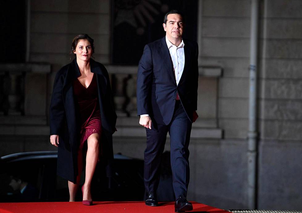 Kreikan pääministeri Alexis Tsipras ja hänen vaimonsa Betty Batziana.
