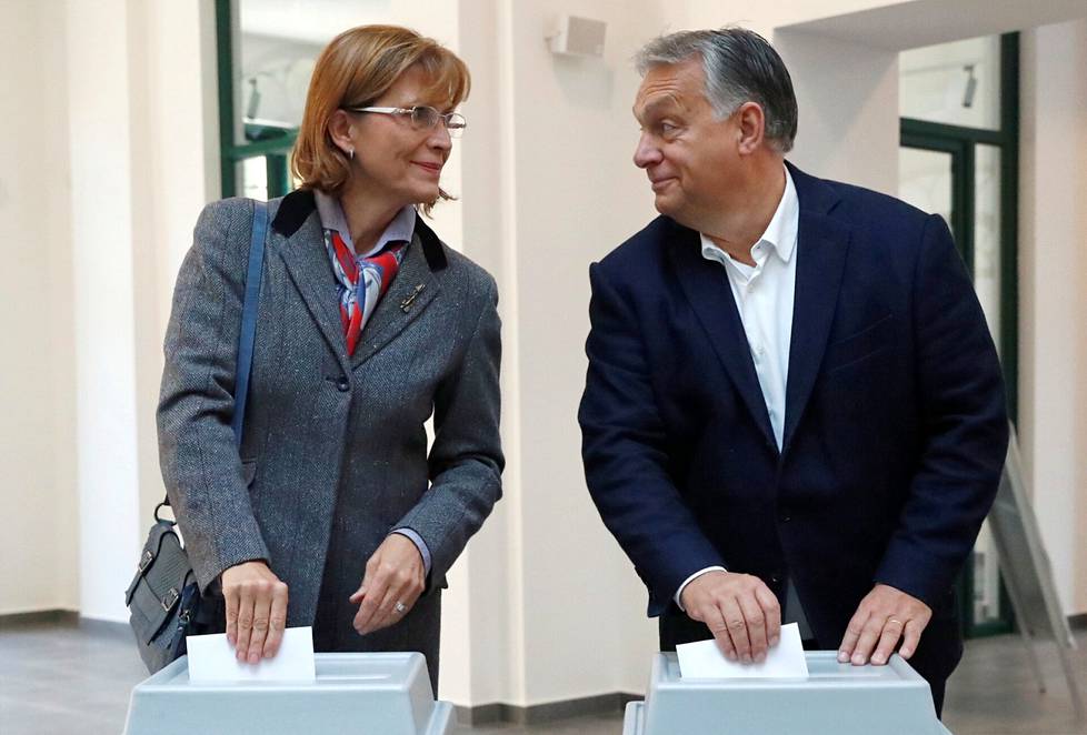 Orban äänesti yhdessä vaimonsa Aniko Levain kanssa myös vuoden 2019 paikallisvaaleissa Budapestissa. 
