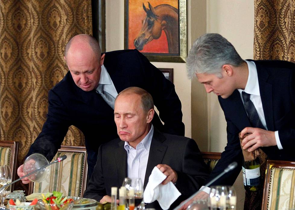 Prigozhin hoiti tarjoilut, kun Putin tapasi ulkomaisia tutkijoita ja toimittajia Moskovassa vuonna 2011. 