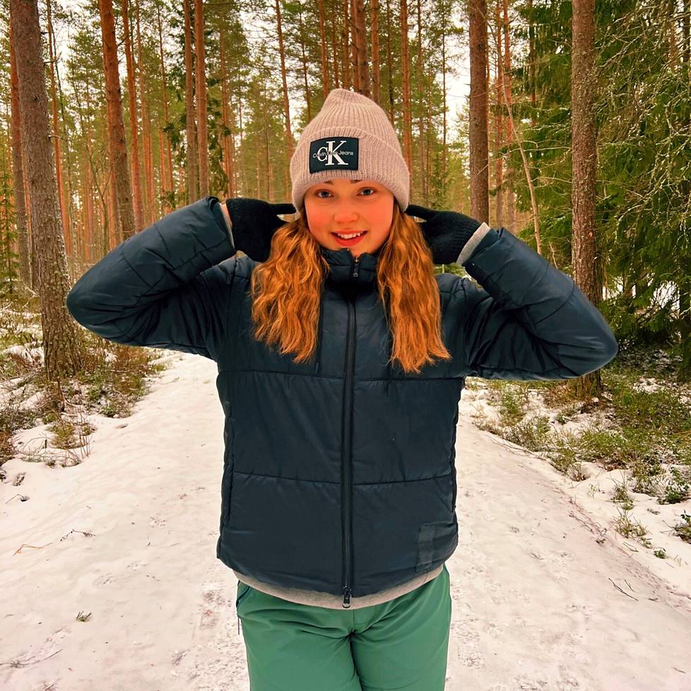 Nelli Kniivilä on 18-vuotias somevaikuttaja.