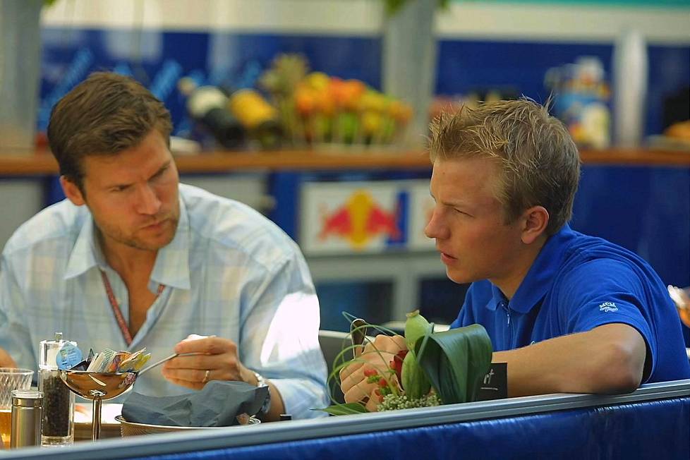 Steve Robertson on Kimille kuin toinen isä. Hockenheim, Saksa 27. heinäkuuta 2001.